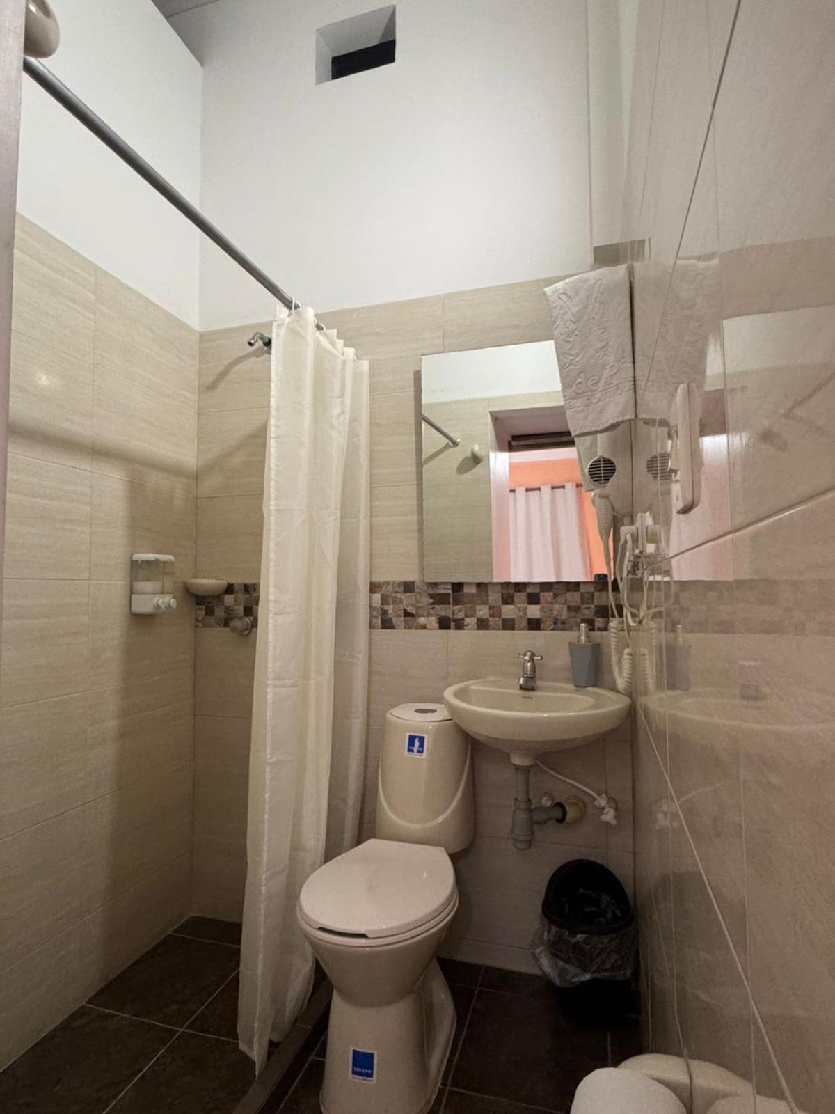 Casa De Pinos Hotel Bucaramanga Esterno foto
